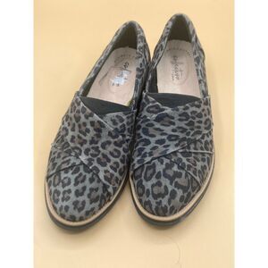 Clarks Collection Comfort Slip on size 7 blue cheetah shoes man-made excellent